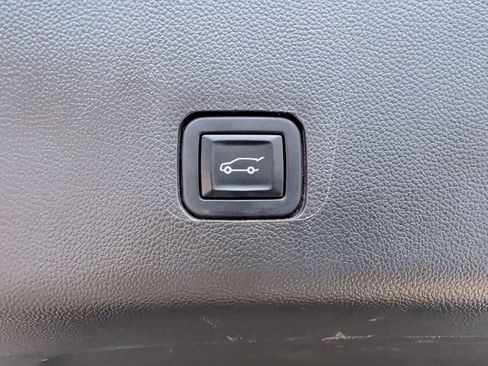 Used 2022 Chevrolet Traverse LT AWD/4WD image 21