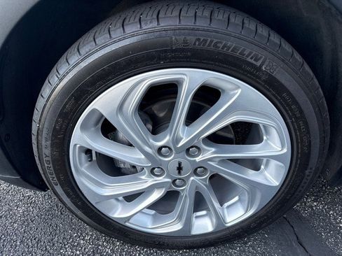 Used 2023 Chevrolet Bolt EUV LT w/ Comfort Package FWD image 12