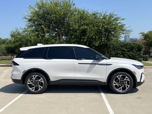 New 2025 Lincoln Nautilus Premier w/ Jet Appearance Package image 10