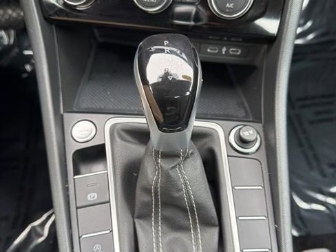 Used 2024 Volkswagen Jetta SE image 12