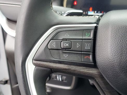 Used 2024 Jeep Grand Cherokee L Limited w/ Luxury Tech Group II image 17