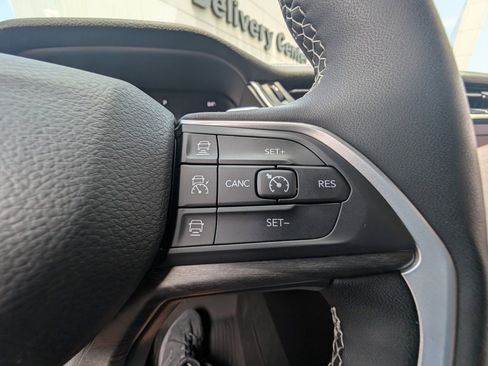 Used 2024 Jeep Grand Cherokee Limited image 20