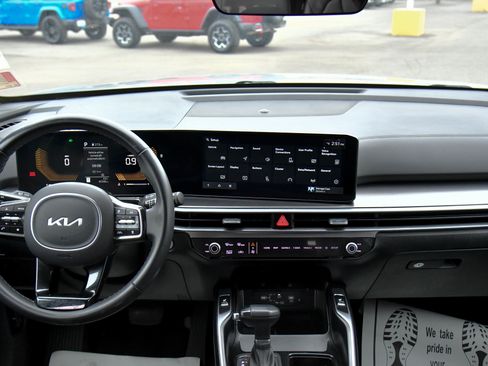 Used 2025 Kia Sorento S image 44