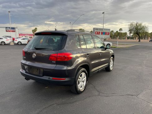 Used 2016 Volkswagen Tiguan S image 5