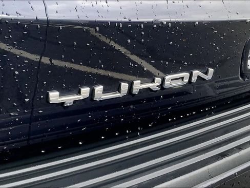 Used 2023 GMC Yukon XL Denali image 9