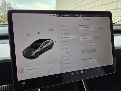 Used 2018 Tesla Model 3 Long Range image 46