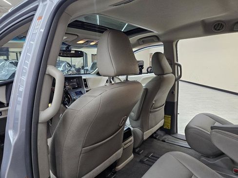 Used 2015 Toyota Sienna XLE w/ XLE Navigation Package FWD image 25