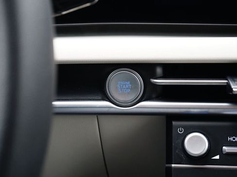 Certified 2025 Hyundai Tucson SE image 21