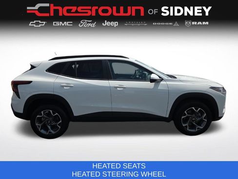Used 2025 Chevrolet Trax LT w/ LT Convenience Package FWD image 4