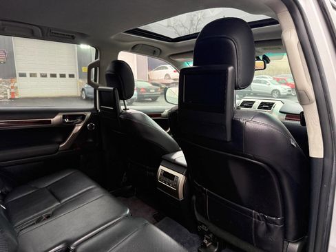 Used 2011 Lexus GX 460 Premium image 17