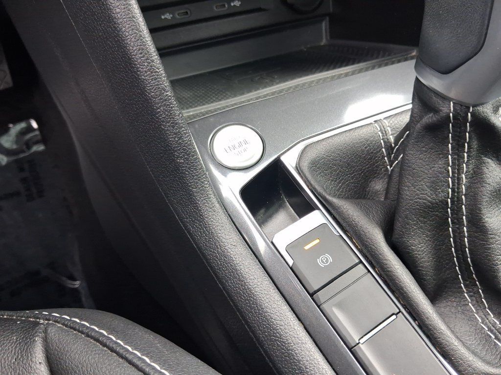 Certified 2023 Volkswagen Tiguan SE w/ Panoramic Sunroof Package FWD image 26