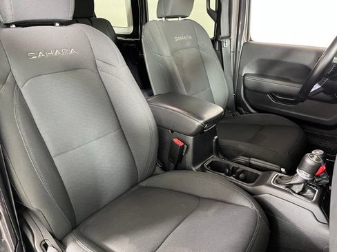 Used 2021 Jeep Wrangler Unlimited Sahara w/ Dual Top Group AWD/4WD image 41