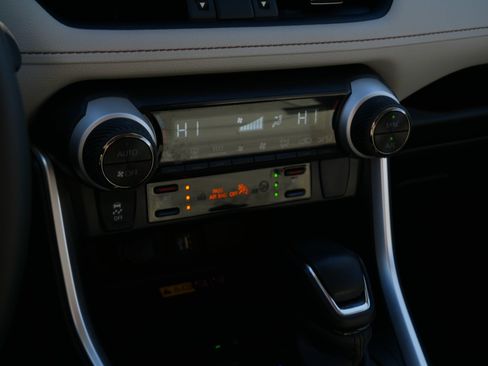 Used 2023 Toyota RAV4 Limited image 23