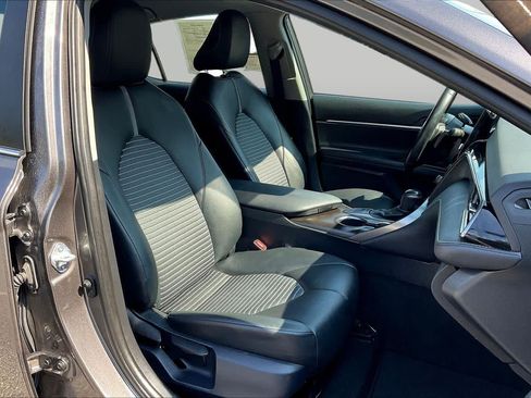Used 2023 Toyota Camry SE FWD image 9