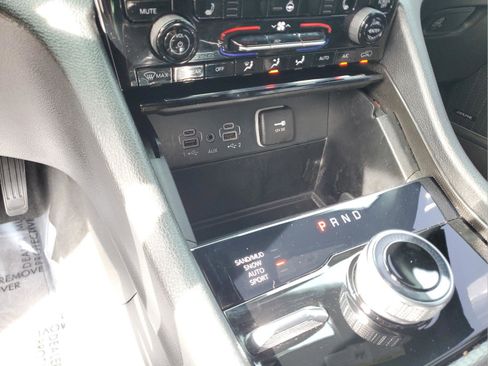 Certified 2024 Jeep Grand Cherokee Limited w/ Black Appearance Package image 17