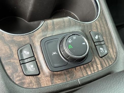 Used 2023 GMC Acadia Denali w/ Black Diamond Edition FWD image 27