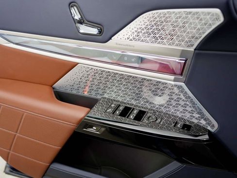 Used 2025 BMW 760i xDrive 760i xDrive Sedan AWD w/ Executive Package image 16