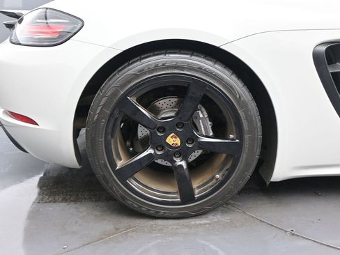 Used 2018 Porsche 718 Boxster image 13