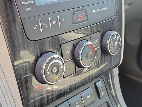 Used 2013 Chevrolet Traverse LT FWD image 18