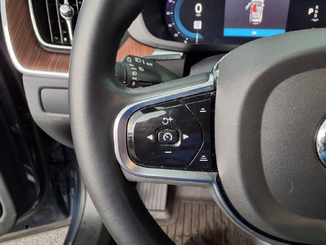 Used 2023 Volvo XC60 B5 Ultimate w/ Protection Package Premier FWD image 22