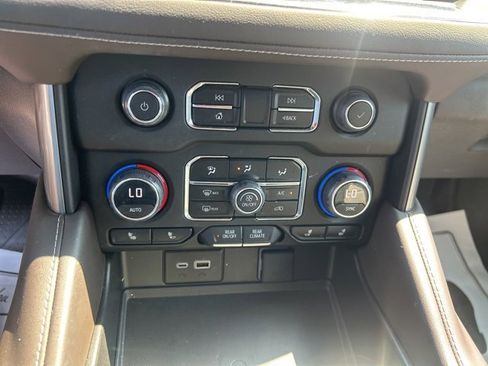 Used 2023 Chevrolet Suburban Z71 w/ Luxury Package image 25