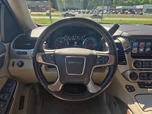 Used 2019 GMC Yukon XL Denali RWD image 4