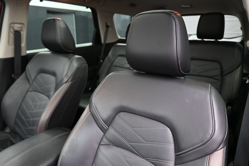 Used 2024 Nissan Pathfinder Platinum AWD/4WD image 12