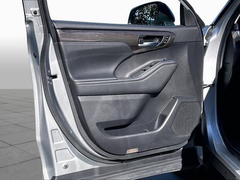 Used 2022 Toyota Highlander Platinum image 21