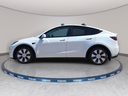 Used 2021 Tesla Model Y AWD image 9