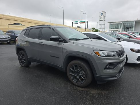 Used 2023 Jeep Compass Altitude image 1