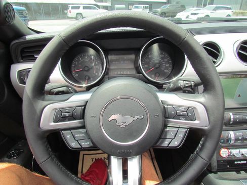 Used 2017 Ford Mustang GT Premium RWD image 19