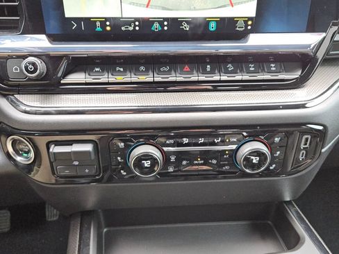 Used 2023 Chevrolet Silverado 1500 ZR2 AWD/4WD image 19