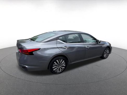 Used 2025 Nissan Altima 2.5 SV FWD image 12
