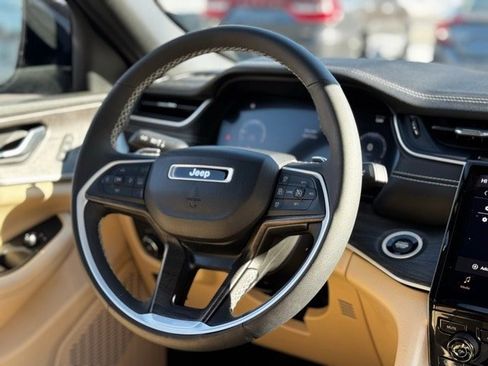 Used 2023 Jeep Grand Cherokee L Limited image 10