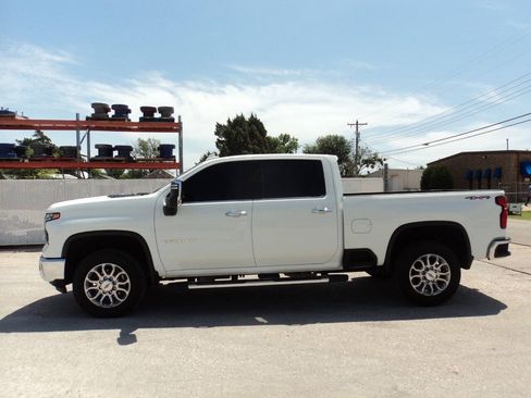 Used 2025 Chevrolet Silverado 2500 LTZ w/ LTZ Convenience Package AWD/4WD image 2