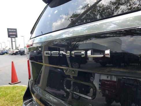 New 2026 GMC Yukon XL Denali w/ Denali Reserve Package AWD/4WD image 9