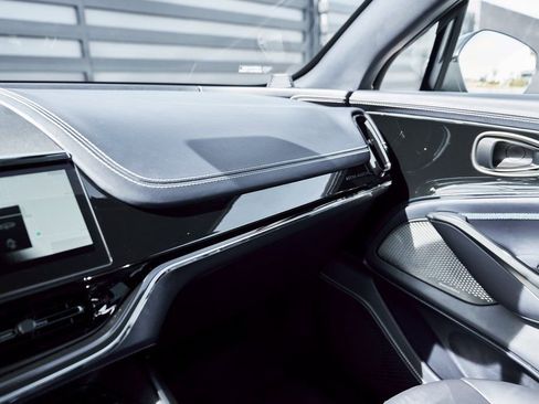 Used 2025 Aston Martin DBX 707 image 76