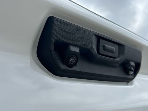 Used 2025 Chevrolet Silverado 2500 LT w/ Convenience Package image 38