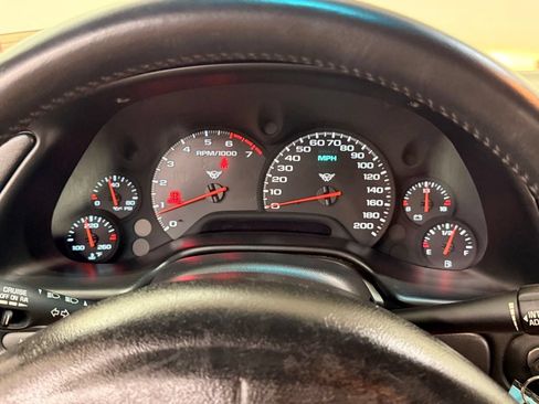 Used 1998 Chevrolet Corvette Convertible w/ Memory Pkg RWD image 20