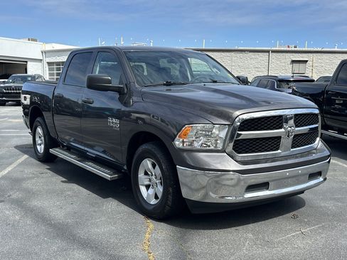 Used 2022 RAM 1500 Classic SLT image 2