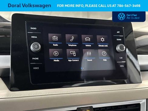 Used 2025 Volkswagen Taos SE FWD image 18