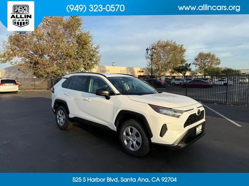 Used 2019 Toyota RAV4 LE w/ Carpet Mat Package FWD image 3