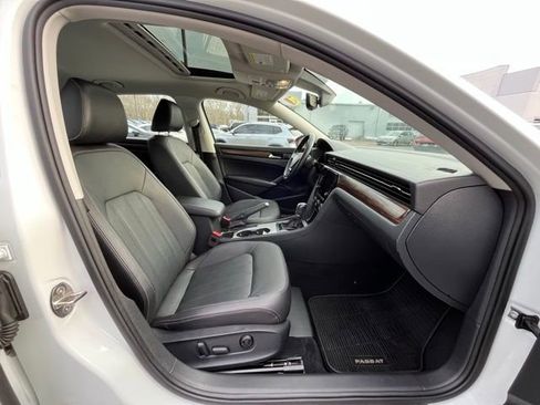 Certified 2020 Volkswagen Passat 2.0T SEL image 22