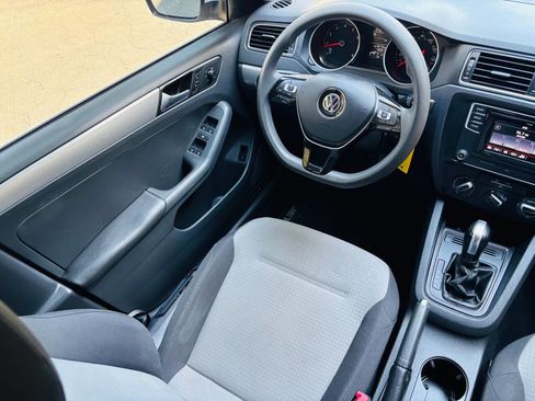 Used 2017 Volkswagen Jetta S image 14