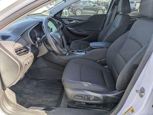 Certified 2025 Chevrolet Malibu RS image 9