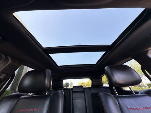 Used 2017 Jeep Grand Cherokee Trailhawk w/ Trailhawk Luxury Group image 32