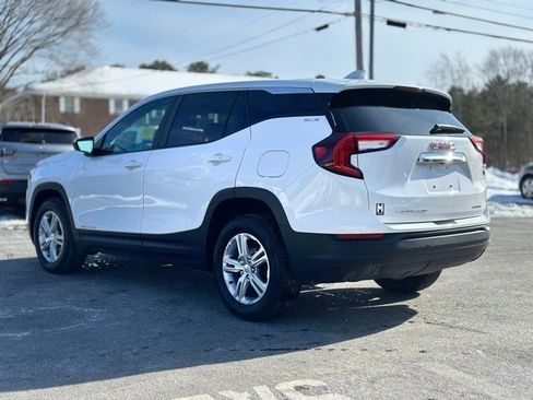 Used 2024 GMC Terrain SLE image 4