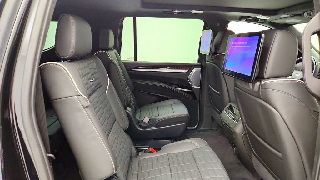 Used 2025 Cadillac Escalade ESV Sport Platinum AWD/4WD image 24