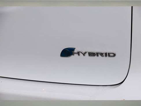 Used 2023 Chrysler Pacifica Limited w/ Uconnect Theater Family Group image 29