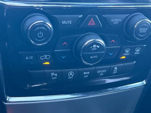Used 2021 Jeep Grand Cherokee Limited w/ Luxury Group II AWD/4WD image 22